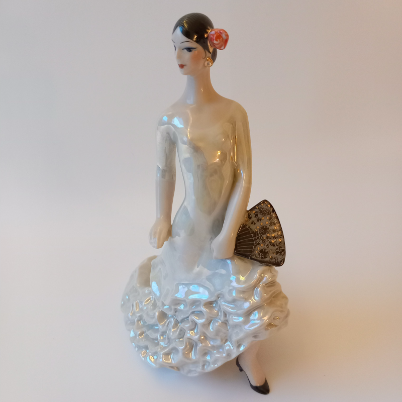 figurka porcelanowa „carmen” Porcelanowa figurka Carmen, hiszpańska tancerka z wachlarzem, perłowa porcelana Kijów.