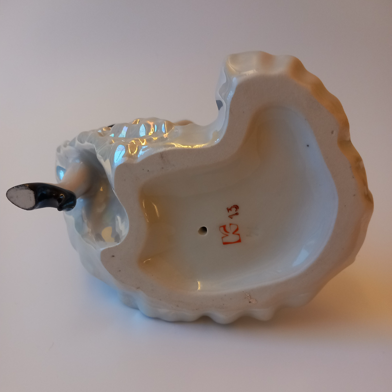 figurka porcelanowa „carmen” Czerwona sygnatura Kijowskiej Fabryki Ceramiki (KEFK) na spodzie figurki.
