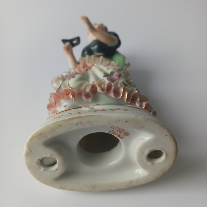 figurka porcelanowa owczarek niemiecki copy Czerwony stempel Made in Japan na spodzie porcelanowej figurki.