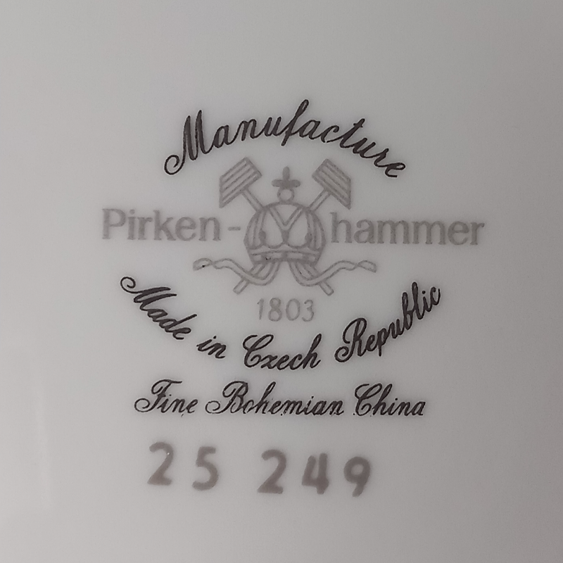 misa porcelanowa na nóżkach reichenbach copy Sygnatura Pirkenhammer Fine Bohemian China na spodzie misy.