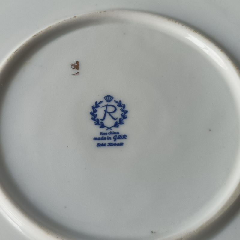 duża patera reichenbach 30 cm Niebieska sygnatura Reichenbach Fine China Made in GDR na spodzie patery.