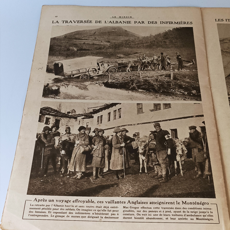 Czasopismo „Le Miroir” (23 Stycznia 1916) – Front Bałkański, Czarnogóra i Gen. Sarrail (Vintage) Historyczny fotoreportaż ukazujący angielskie pielęgniarki i ambulans przekraczające rzekę podczas trudnej przeprawy przez Albanię w 1916 roku.