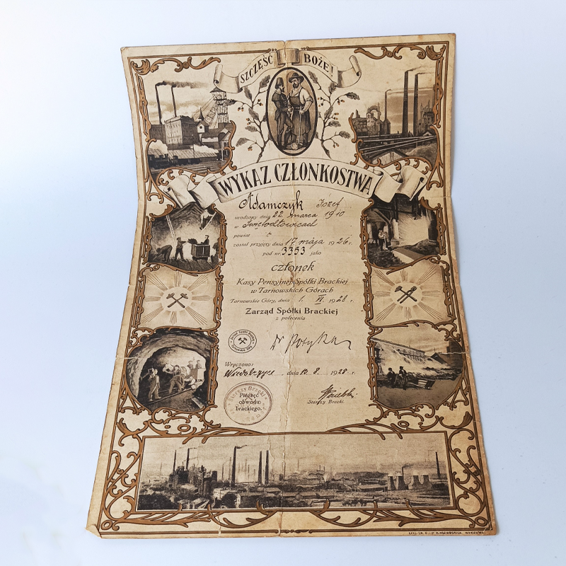 Zabytkowy Wykaz Członkostwa Spółki Brackiej – Tarnowskie Góry 1928 r. (Śląsk) Zabytkowy wykaz członkostwa wydany dla górnika ze Świętochłowic, ślady po składaniu dokumentu w kostkę.