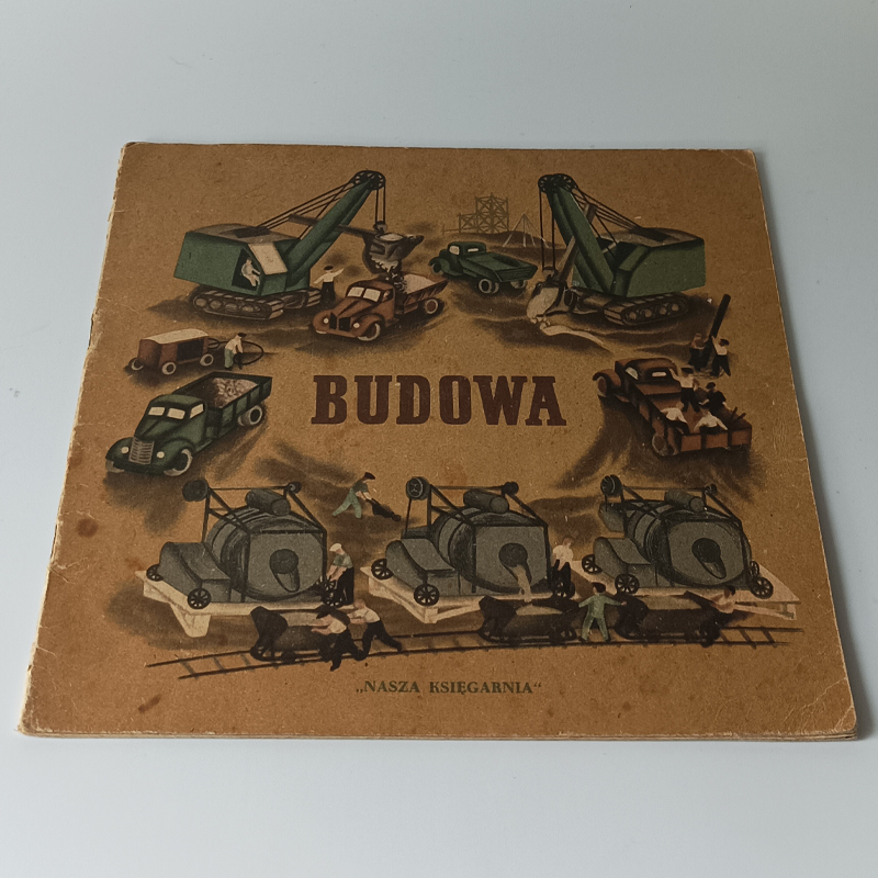 Książka „Budowa” R. Pisarski, Ilustr. J. Jurkiewicz – Nasza Księgarnia 1953 (Vintage) Okładka książki dla dzieci Budowa z 1953 roku z ilustracją koparek, ciężarówek i betoniarek.