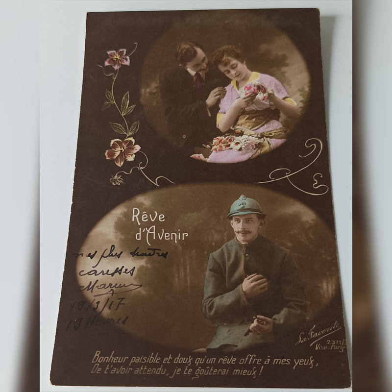 Pocztówka Sentymentalna "Marzenie o Przyszłości" (1917 r.) – List Mariusa do Louisette Stara pocztówka z 1917 roku przedstawiająca żołnierza francuskiego marzącego o powrocie do ukochanej.